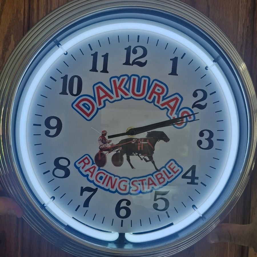 Dakuras Racing Stable &middot; white glow